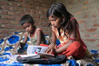 Eficacia y escalabilidad de los programas para niños que no asisten a la escuela y corren el riesgo de abandonar la escuela en Bangladesh, Bután y Nepal 