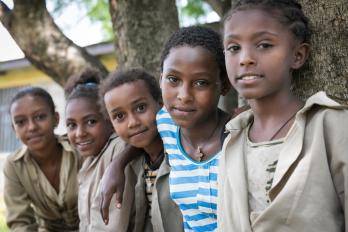 El Proyecto Back2School: ampliando la escala de un modelo de aprendizaje acelerado para niñas que no asisten a la escuela en comunidades rurales en Etiopía, Kenia y Tanzania 